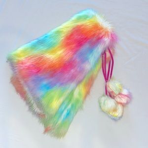 Rainbow fluffies iheartraves OS